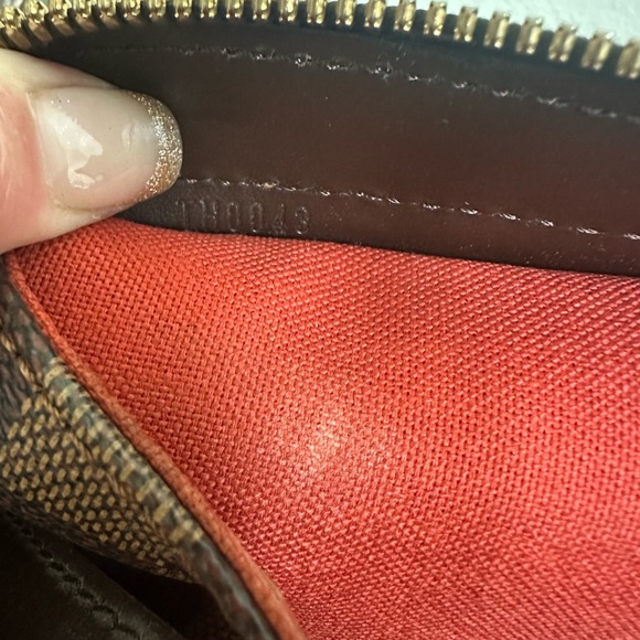 Authentic Louis Vuitton Damier Ebene Chelsea Canvas Handbag - Picture 3 of 12